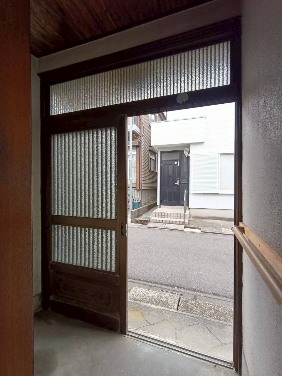 落ち着いた玄関です