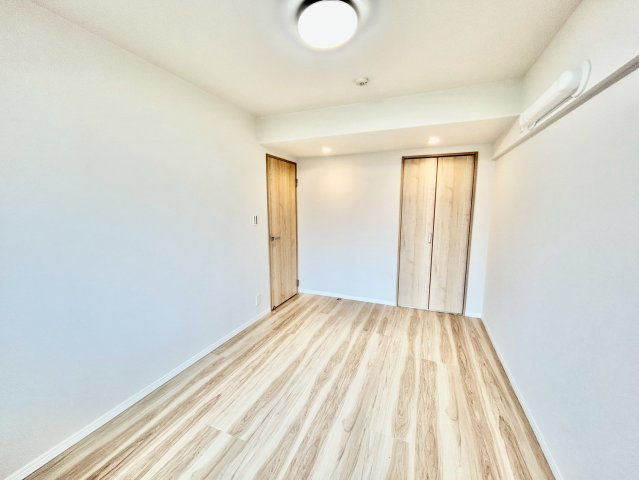 洋室6.1帖・収納付きで、お部屋がすっきり片付きます。