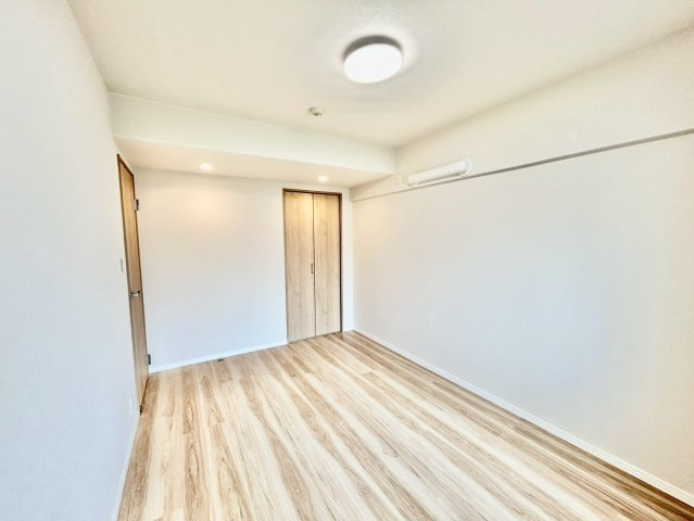 洋室6.1帖・収納付きで、お部屋がすっきり片付きます。