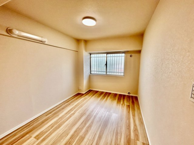 洋室6.1帖・収納付きで、お部屋がすっきり片付きます。