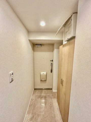 玄関は収納スペースもしっかり確保　いつもきれいな玄関を保つことができます