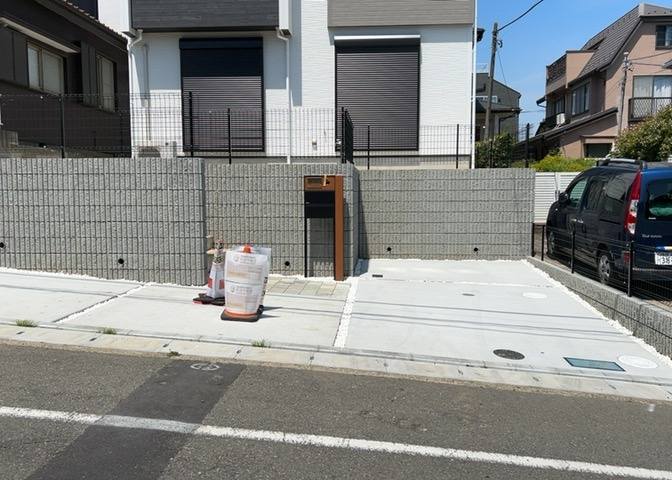 駐車場と明記されていても、最小スペースでつくられた駐車場だと大型車は駐車できなかったり、出入りしにくくなったりする可能性があります。お車のサイズと購入したい物件の駐車場のサイズを現地で確認しましょう。