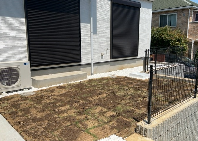 庭があることでガーデニングや家庭菜園はもちろん、こどもの遊び場やペットを放して遊ぶことができます。また、家の周囲に余裕があるということです。隣地との間があれば、十分な日当たりと、風通しが確保できます。