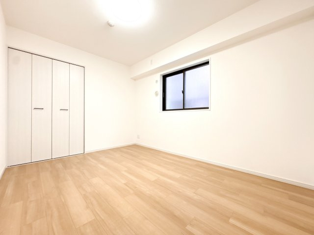 6帖の中部屋洋室になります♪