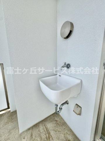 外にも洗面台があります