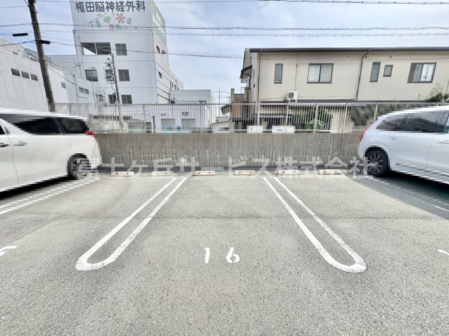 駐車場があるので、車を買う予定の方も安心です