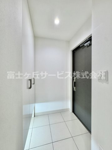 収納もある玄関です