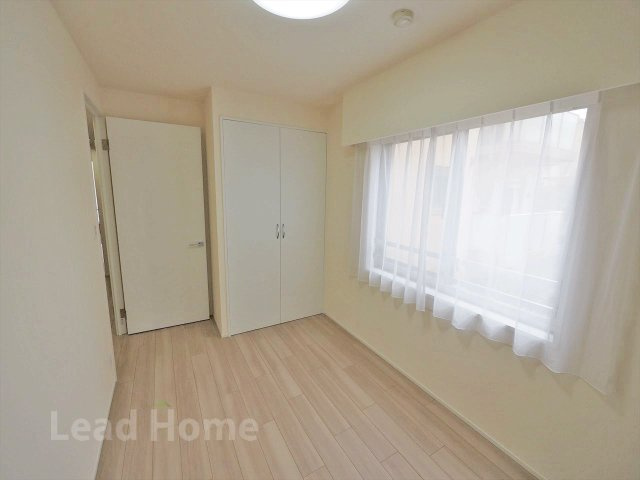 収納スペースが備わったすっきり片付くお部屋！家具を配置しやすく子ども部屋としてもぴったりですね♪