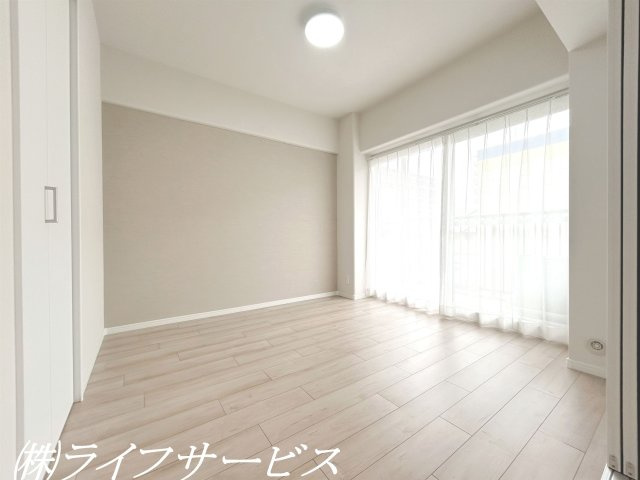 バルコニー側洋室/クローゼット有