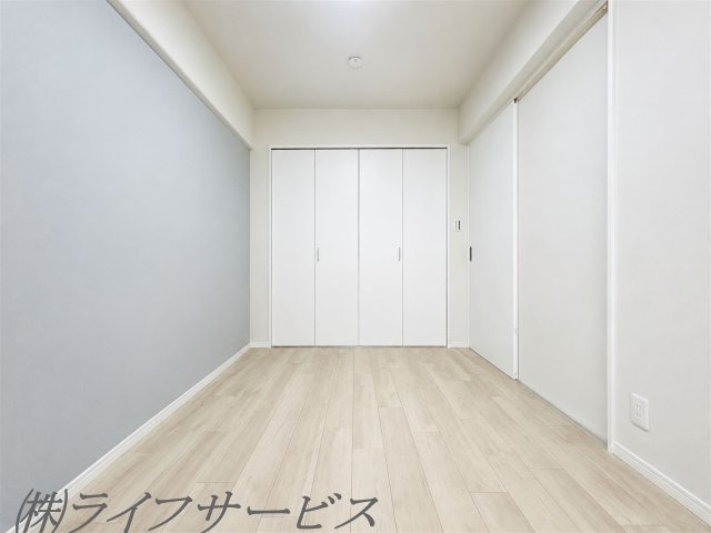 玄関側洋室/クローゼット有