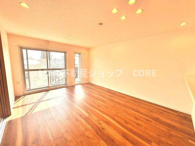 光と風が溢れる開放的なリビングダイニングには自然と家族みんなが集まってきます。