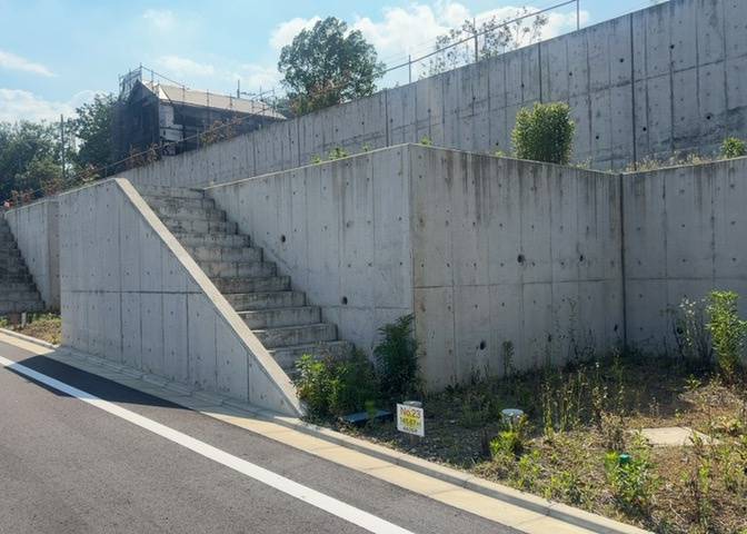 物件の詳細については、現地を見てわかること以外に、役所や法務局などで調べないとわからないことがあります。そのため、現地に行く場合は、もしこの物件を買ったらどのような生活ができるかをイメージしましょう。