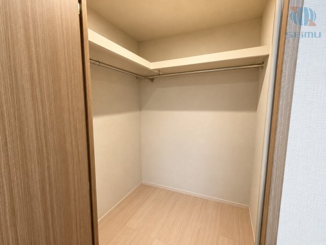 【エントランス】ホテルライクな雰囲気漂う、上質感のあるエントランス。落ち着いた空間が住まう方やゲストを迎えます◎