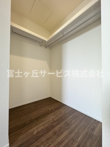 収納豊富なウォークインクローゼット