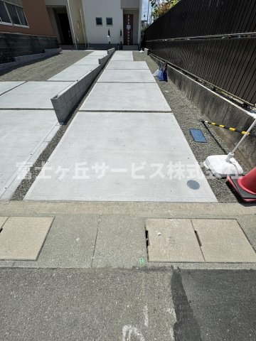 車種により2台駐車可能です