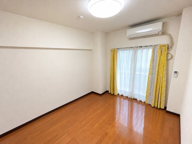 使い勝手のいい洋室です