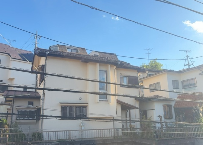 バルコニーからの眺望は前面に遮るものがなく、風通し・陽当りともに良好な環境です。八王子市万町の穏やかな街並みを一望でき、四季折々の空の移ろいを感じながら、心地よい日常を過ごすことができます。
