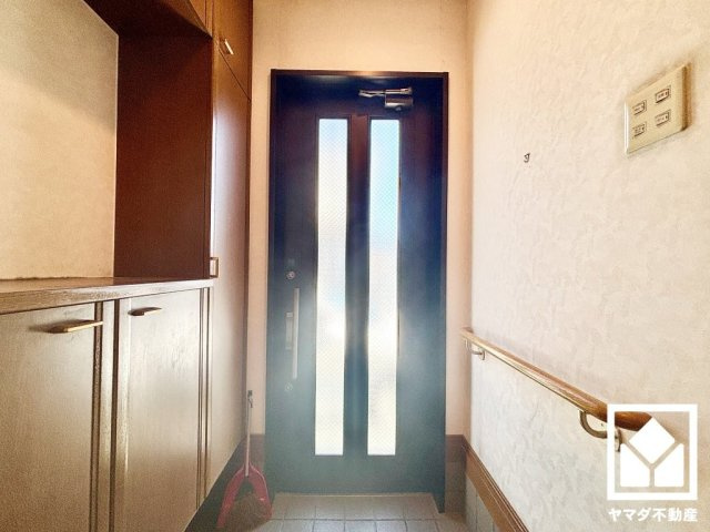 玄関にはシューズボックスを設置。家族の靴もしっかり収納できるので、玄関がいつも片付き、気持ちよくお客様を迎えられます。