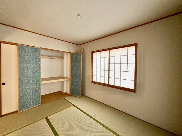 リビングに隣接した和室は、お子さまのお昼寝スペースや来客時にも重宝します。