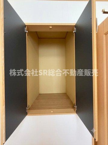 全居室収納有なのも嬉しいポイントで、収納の一つは容量たっぷりの納戸です！（室内写真は加工により小物等を消しています。）