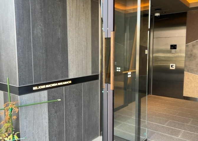 マンションのエントランスには、もともと風よけや防犯の役割がありますが、マンションによって宅配ボックスなどの設備が備わっている所もあります。日々の生活をイメージしながら生活しやすさをチェックしましょう。