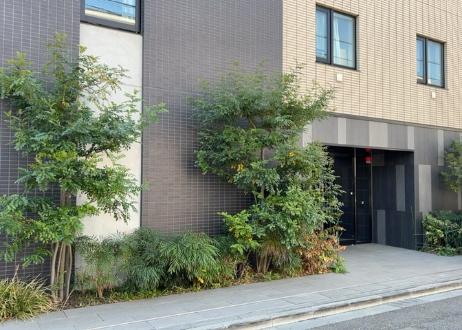 ＲＣ造、Reinforced　Concreteは直訳すると補強されたコンクリートです。主に柱や梁・床・壁が鉄筋とコンクリートで構成おり、鉄筋を組んだ型枠にコンクリートを流し込んで固めたものを指します。