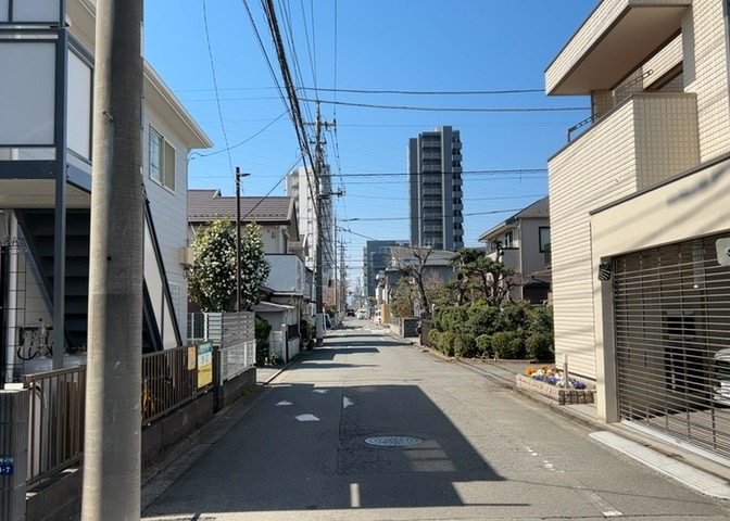 景色重視でお家選ぶをするとスーパーが遠い！学校が遠い！など生活をするうえで利便性で困ることもあります。まず一度現地を見学する際に、周辺の施設などがあるかを確認し、暮らし始めた後のことを想像しましょう。