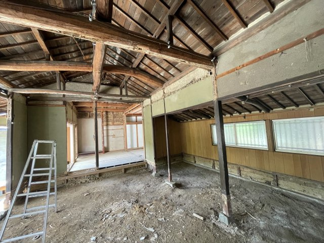 内装は解体済みで、お好きな間取りに変更できます。