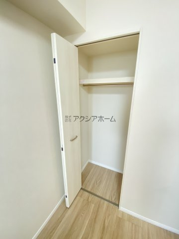 洋室5.7帖収納