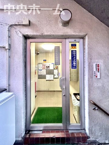 【エントランス】マンションのエントランスは、その物件の印象を決める、顔とも言える場所です。毎日通る場所ですからきれいなのが一番です。