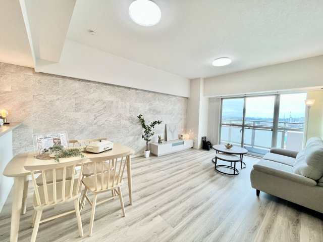 開放感のある広々リビングに光と風を呼び込みます。収納も多く快適な住空間を実現します。