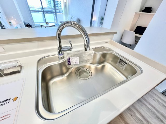 クリアな水が毎日使え、見た目にもスマートな浄水器一体型。人気の商品です。