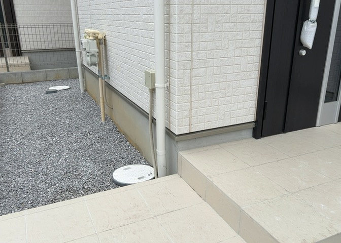 木造住宅とは土台、壁、柱など建築物の強度を支える構造体の材に木が使用されている構造を指します。構造体は建物の自重を支えるだけではなく風圧や水圧、積裁荷重などあらゆる衝撃に耐えるための基礎です。