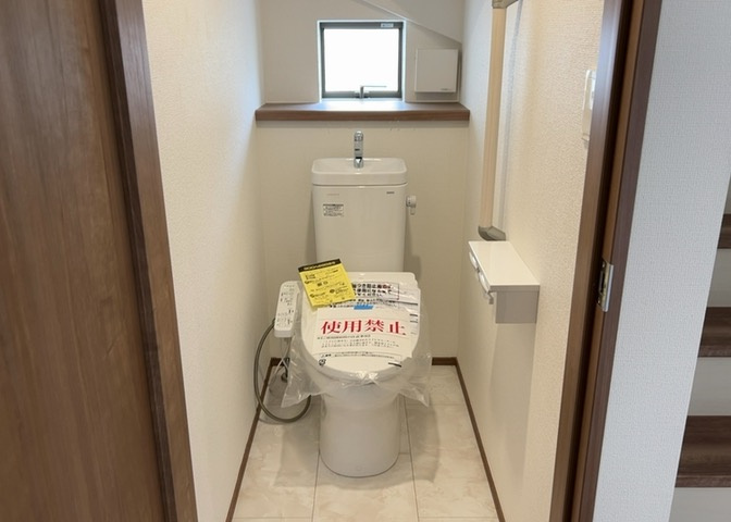トイレは大きさや形、機能、抗菌性などが異なる多種多彩なタイプが各メーカーから出ています。それぞれに良さがあるため、事前にどういったタイプのトイレがいいのかをご家庭内で決めて、内見に行くといいでしょう。
