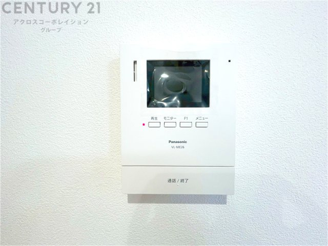 訪問者が来たときにテレビ画面で確認できるため、安心してドアを開けられます。録画機能があるものもあり、留守中に来訪者を記録しておくことができます。利便性が高く、セキュリティ面でも安心です。　