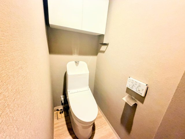 トイレはウォシュレット標準の節水トイレで、デザイン性・清掃性に優れたトイレを採用