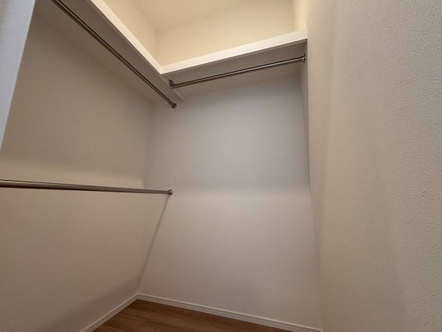 10.0帖洋室のウォークインクローゼット、天井高3m