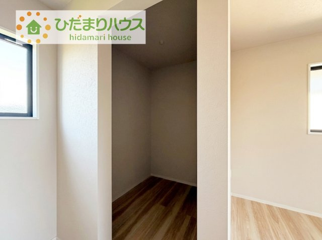 ママに人気のウォークインクローゼット付き！　コートやジャケットはもちろん、季節物や布団なども全部収納できちゃいます(^^)/