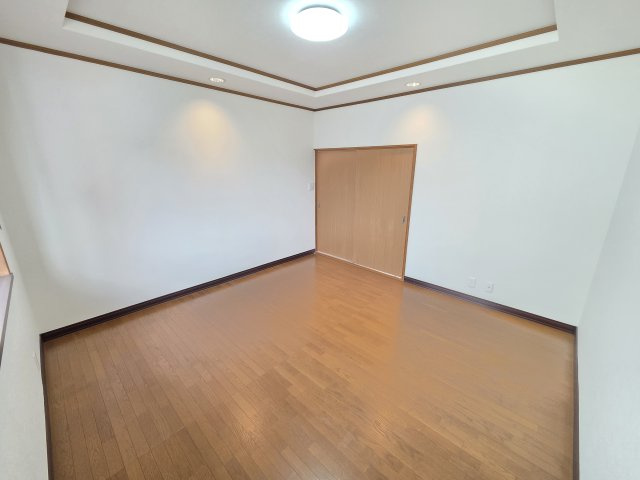 8帖の洋室。