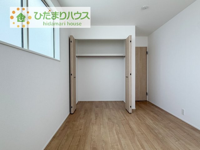 ハンガーパイプ付でお洋服の出し入れもラクラクです！