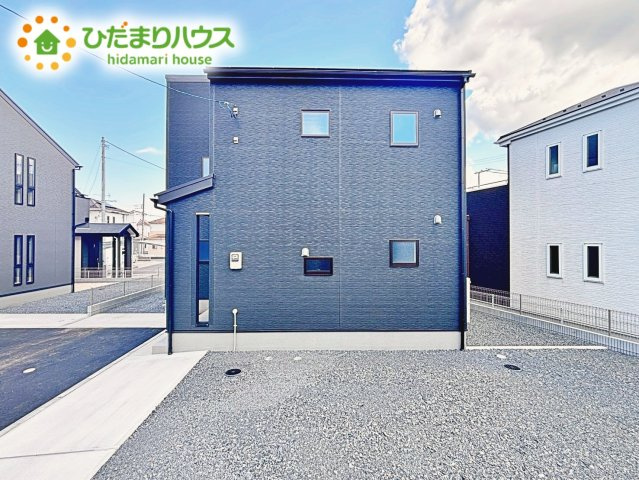 ブラックを基調としたスタイリッシュなデザイン、落ち着いた雰囲気を演出。洗練されたデザインが日常を特別なものにします。