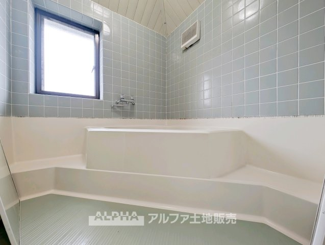 【Clean　space】　◆浴室◆清潔感のあるバスルームは、お手入れもしやすい設計。浴室乾燥機付きで、雨の日の洗濯や湿気対策にも便利です。