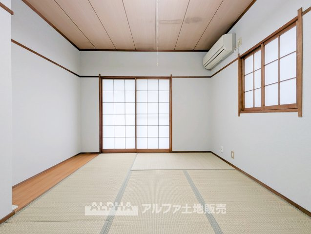【Japanese-room】　◆和室◆畳ならではの心地よい空間が、毎日の暮らしに安らぎをプラス。家族が自然と集まる居場所になります。