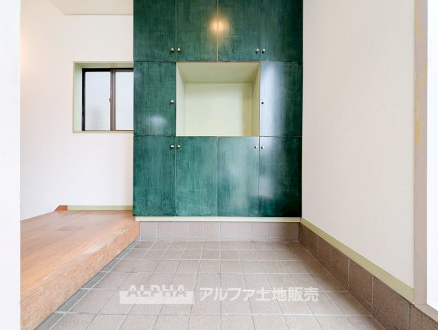 【Entrance　Design】　◆玄関◆出入りのたびに気持ちが整うような落ち着きある玄関空間。シンプルな構成で使いやすく、住まい全体の印象をやわらかく引き立てます。