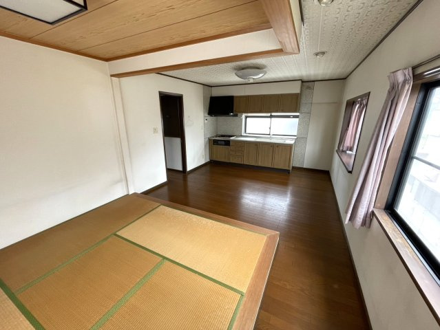バルコニー側から見たLDK