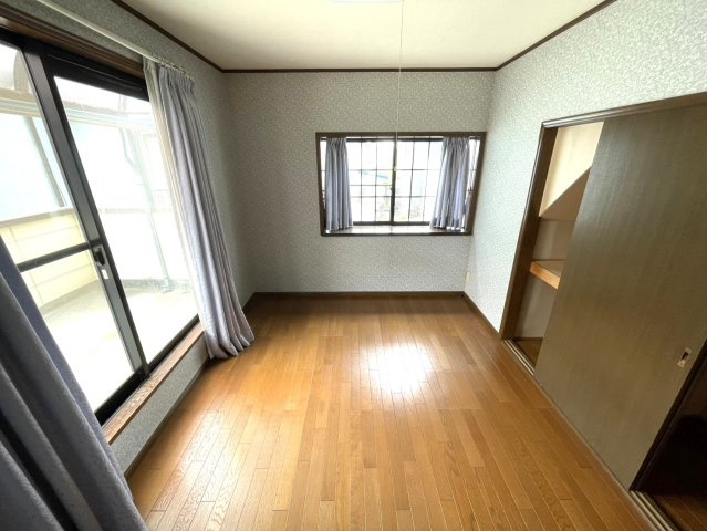 2階　洋室　6帖