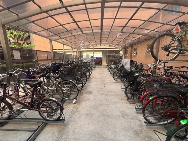 【駐輪場】駐輪場287台分を完備。ご家族で自転車をご利用の方にも安心です。