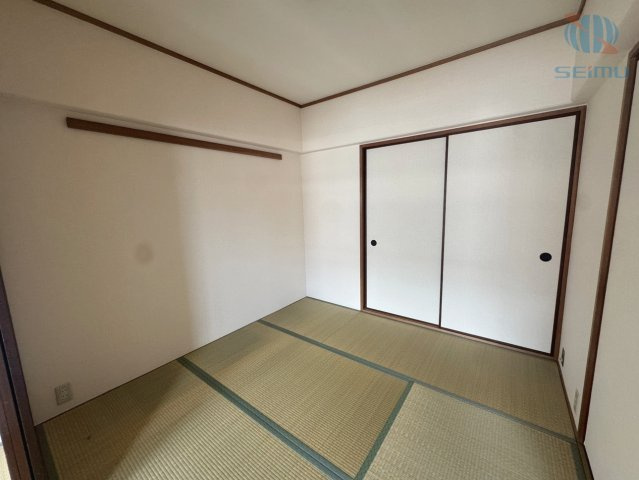 【和室】約4.5帖の和室。落ち着いた雰囲気で、寝室やくつろぎの空間としてご利用いただけます。