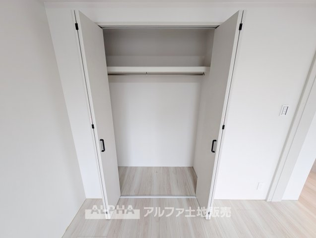 【Storage】　◆収納◆各所に収納スペースを確保。衣類や生活用品を整理しやすく、居住スペースをすっきりと使うのに役立ちます。
