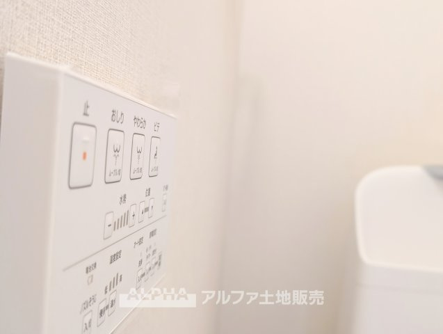 【Restroom】　◆トイレ◆毎日使用するからこそ清潔感を大切にしたいトイレスペース。独立した空間で落ち着いて使用できます。
